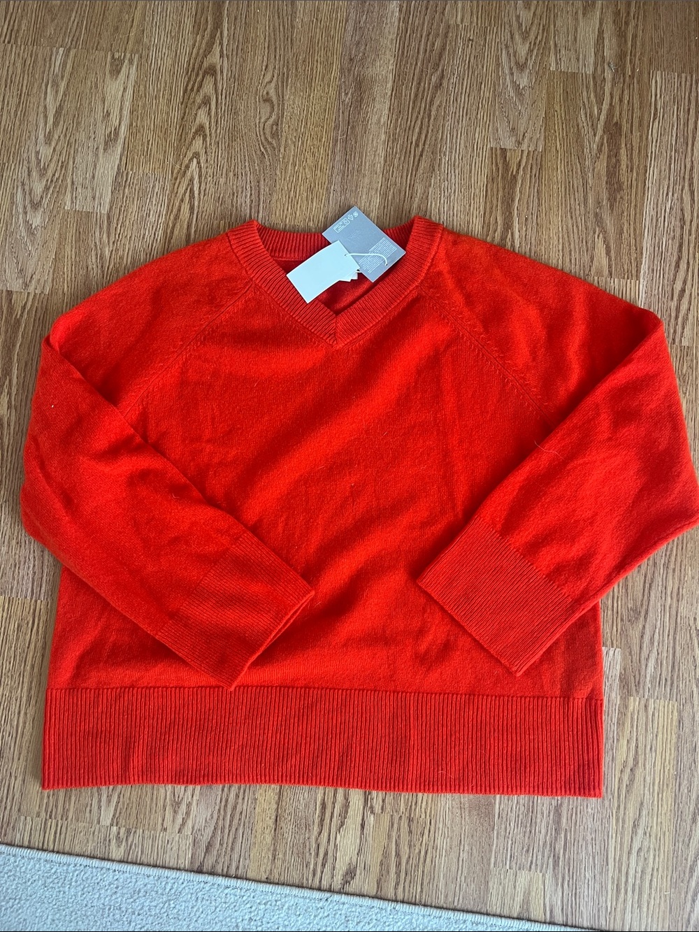 H&M Men's V-Neck Sweater in Bright Red